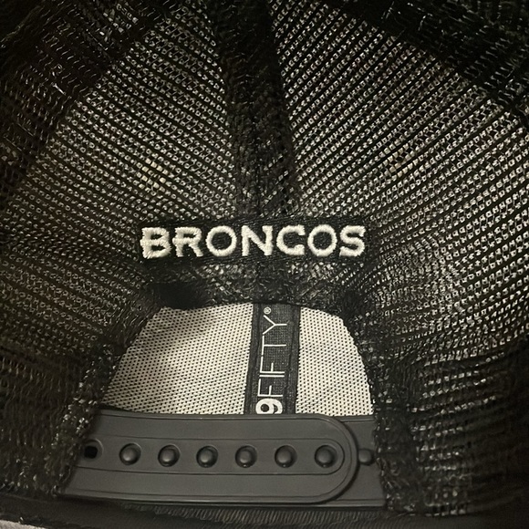 NWT. Denver Broncos New Era 9fifty SnapBack hat. - Picture 4 of 6